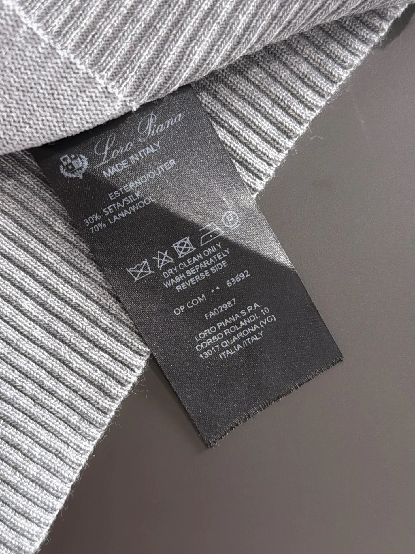 Next day shipment LP high quality Loro Piana 26ss New Arrival men's short-sleeved T-shirt Made of combed cotton yarn knitted cotton fabric, no pressure when entering and exiting the counter Exclusive control of raw materials It feels substantial when weighed, and the upper body is more textured than ordinary T-shirts. This texture can cope with the weather easily and is suitable for both hot and cold! Loose fit design, looks noble. The only correct version is available Size: M to XXXL